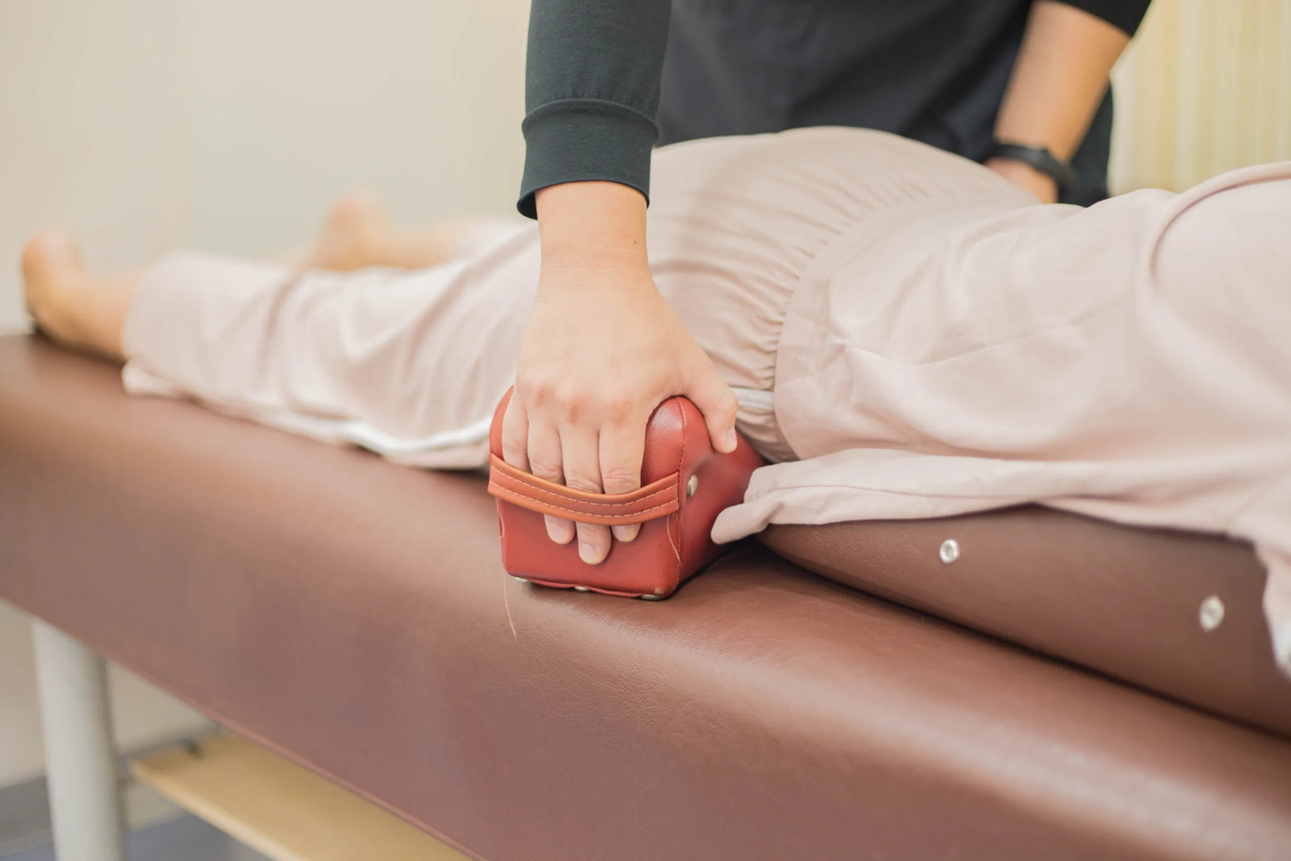 阿佐ヶ谷中央整骨院での骨格矯正の施術風景