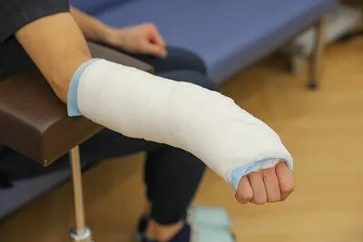 阿佐ヶ谷中央整骨院でのキャストライトの施術風景