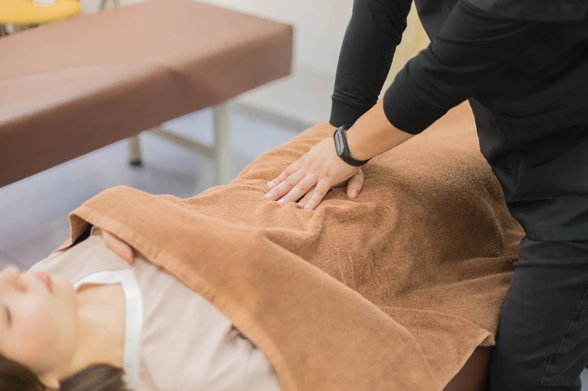 阿佐ヶ谷中央整骨院の手技の様子