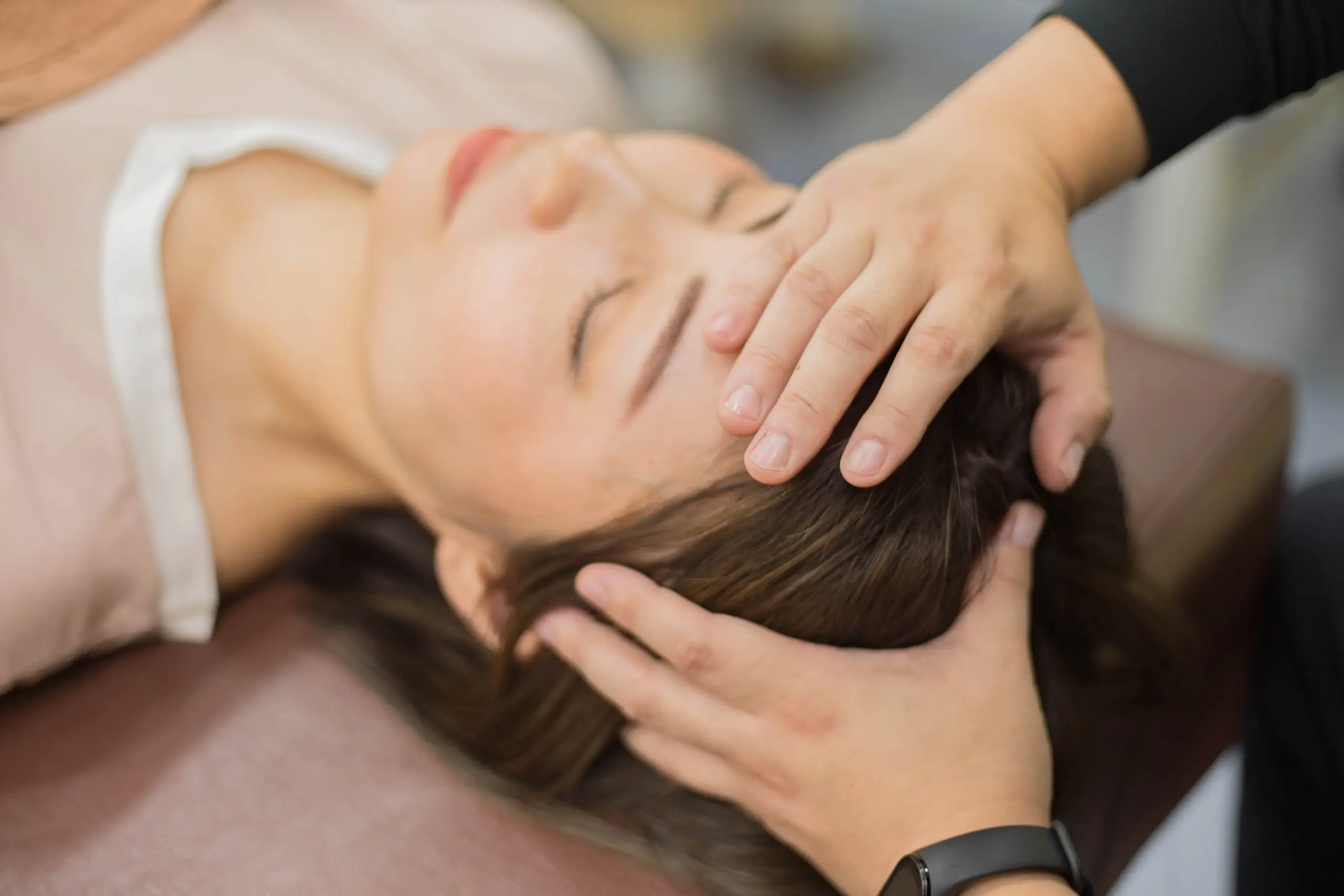 阿佐ヶ谷中央整骨院での炭酸ヘッドスパの施術風景